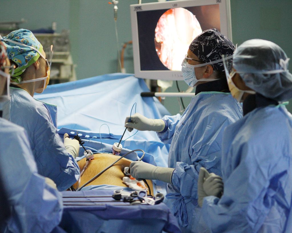 Doctors perform a Gallstones surgery on a patient on the USNS Comfort at Port Brighton in La Brea, yesterday.