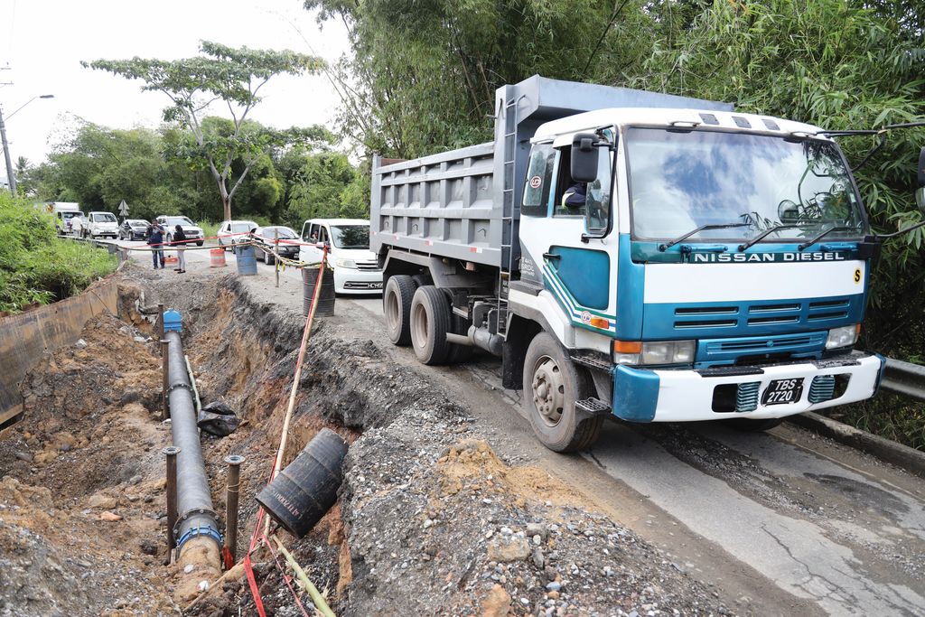 Chatham road repairs under way after landslip Trinidad Guardian