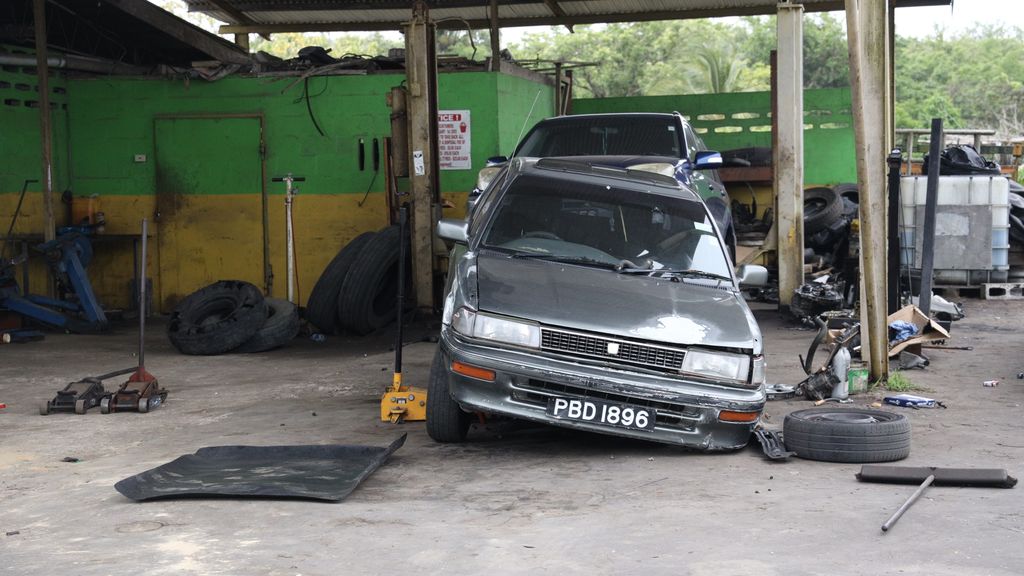 Penal mechanic crushed to death while working on car Trinidad Guardian