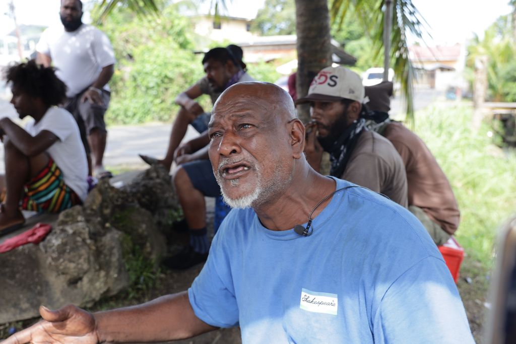 Scrap iron workers allege police brutality, beg for sector to reopen