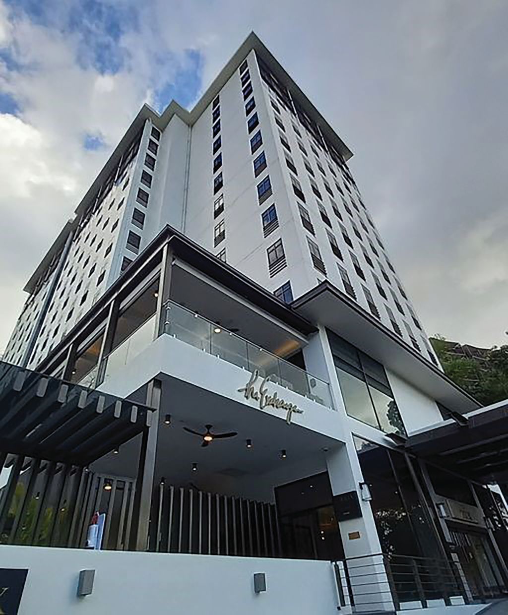 PoS hotels full for Carnival, small hotels not seeing much benefit