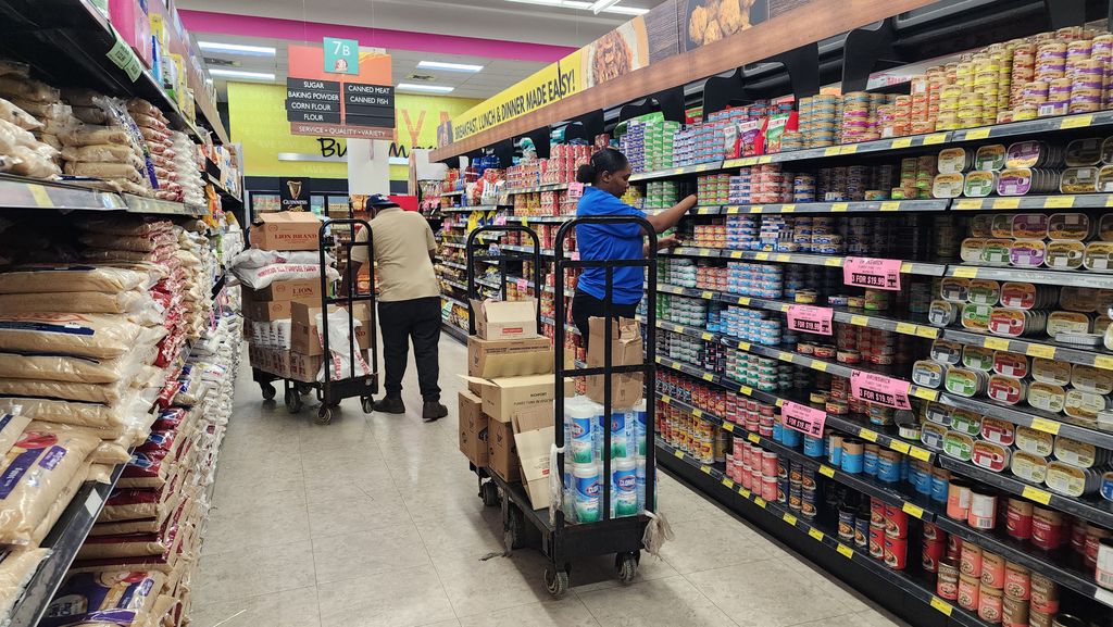 Supermarket operators warned to comply with labour laws