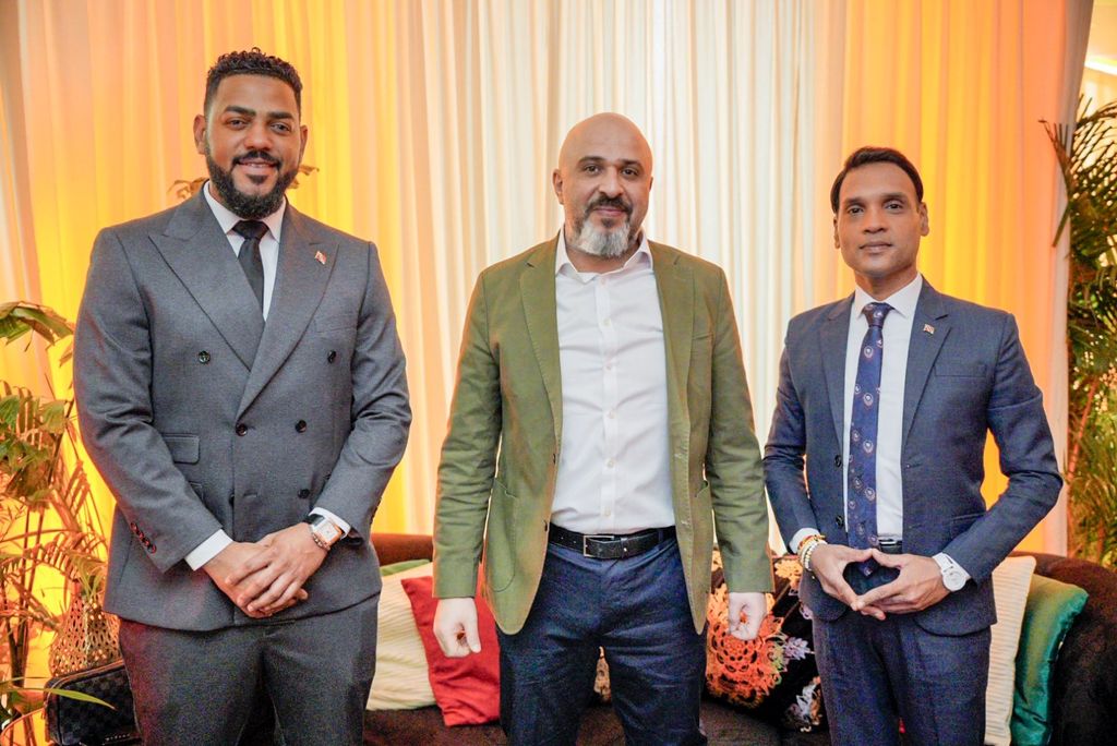 UAE delegation meets public administration minister