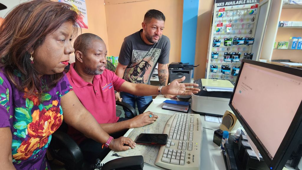 Day 1 of immigrant registration: 137,000 visit website, over 600 sign up