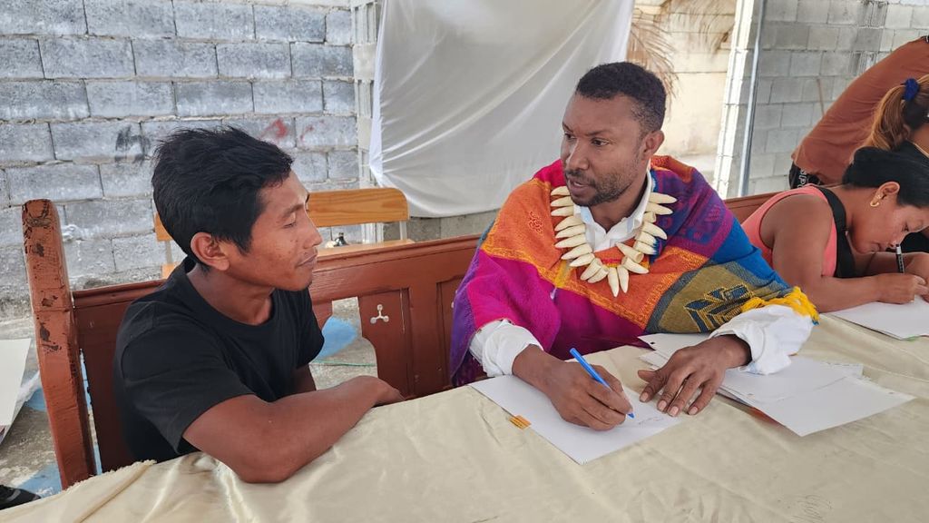 Activists call for extension of migrant registration process