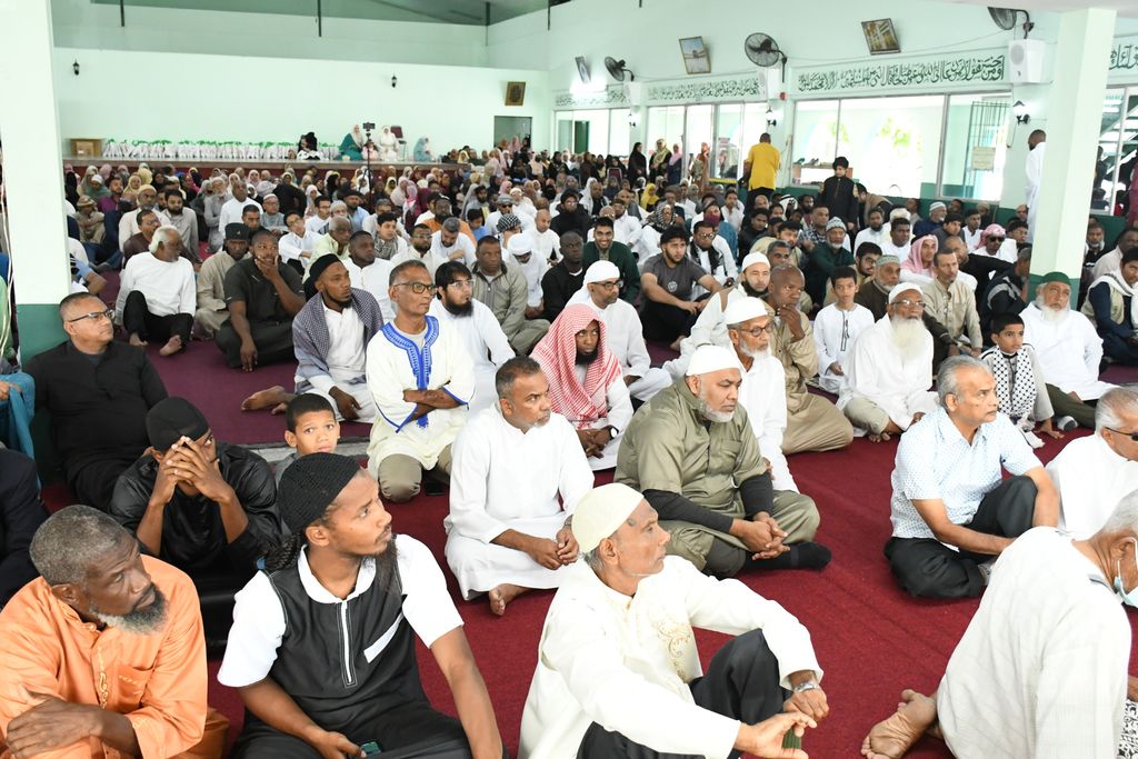 Imam calls for unity, forgiveness, reflection during Eid celebrations