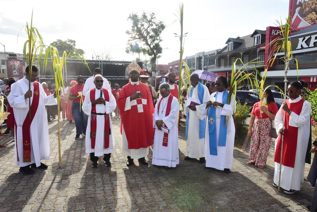 Christians take to streets for Palm Sunday amid SoE