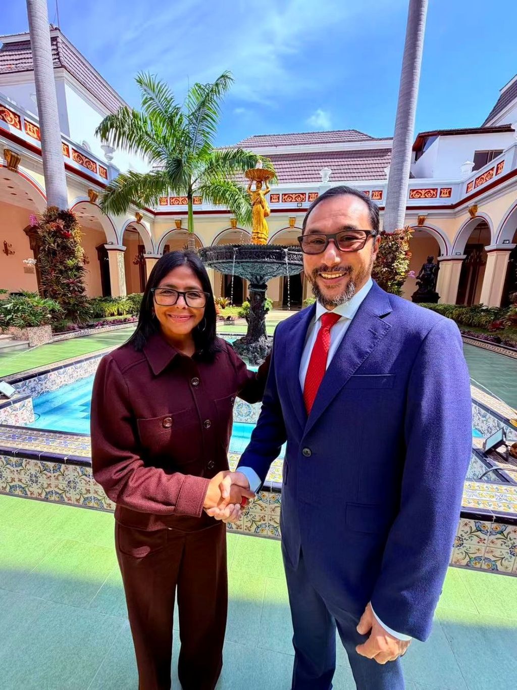 Young meets with Delcy Rodriguez in Venezuela