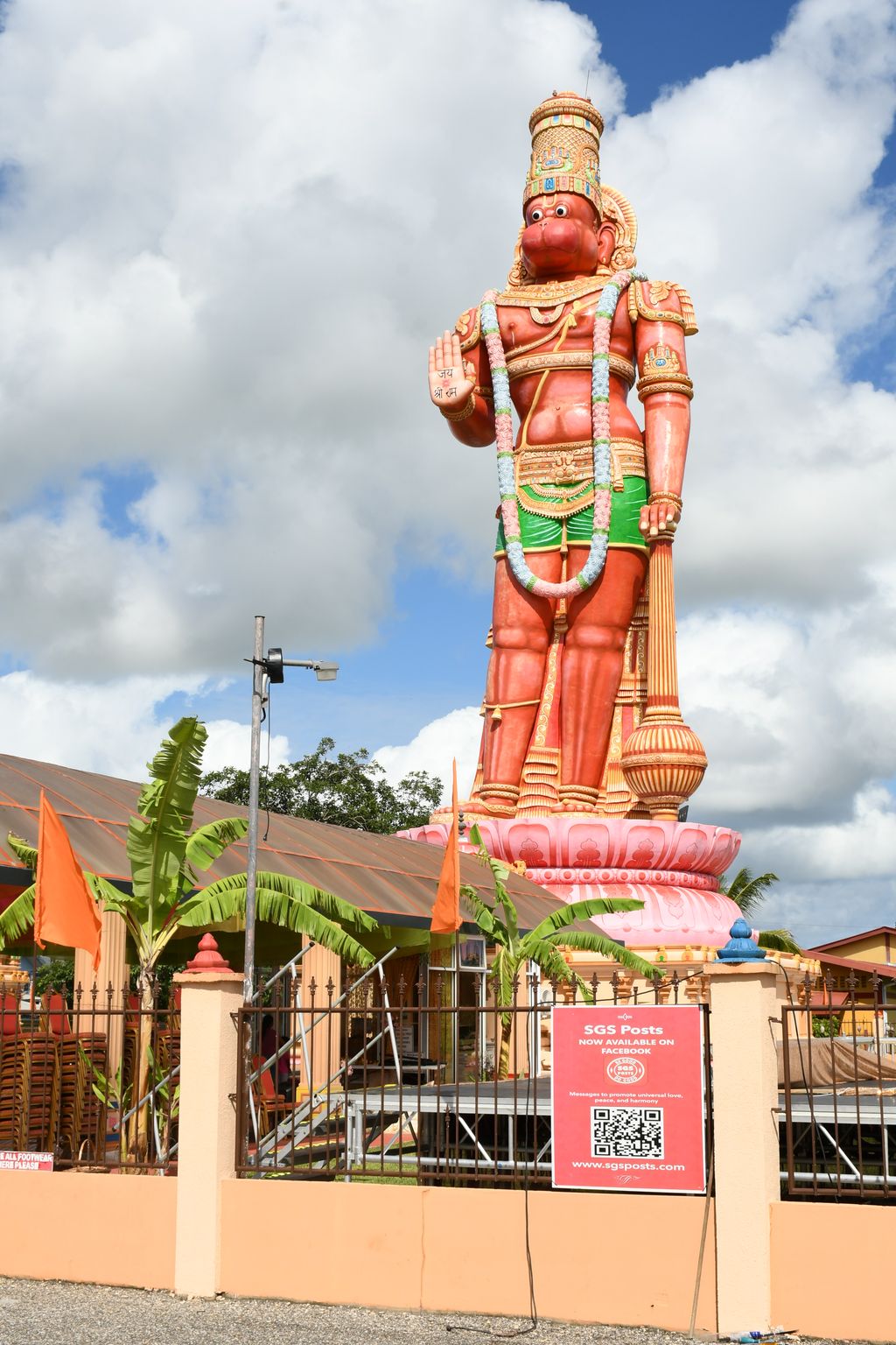 The 85-foot Hanuman murti at the Dattatreya Temple, Waterloo.
