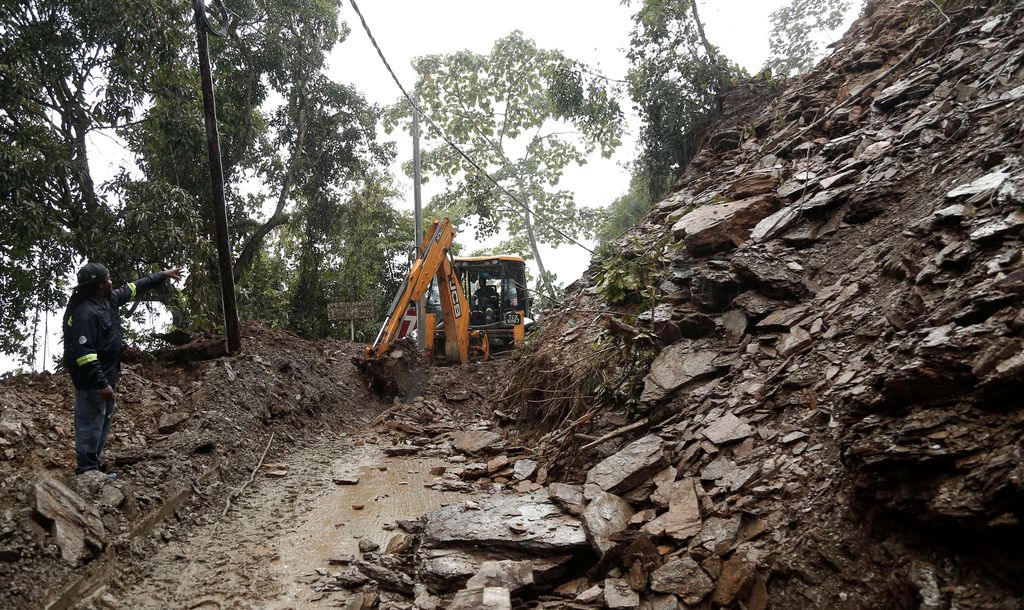 Motorists stranded after Maracas landslide Trinidad Guardian