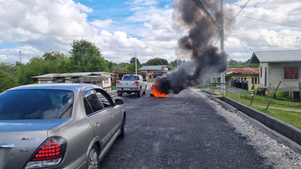 Moruga residents protest over roads, lack of pipe-borne water - Vimarsana News