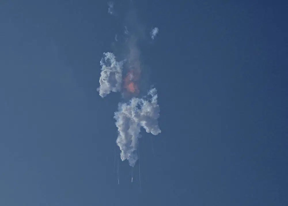SpaceX giant rocket explodes minutes after launch from Texas - Trinidad ...