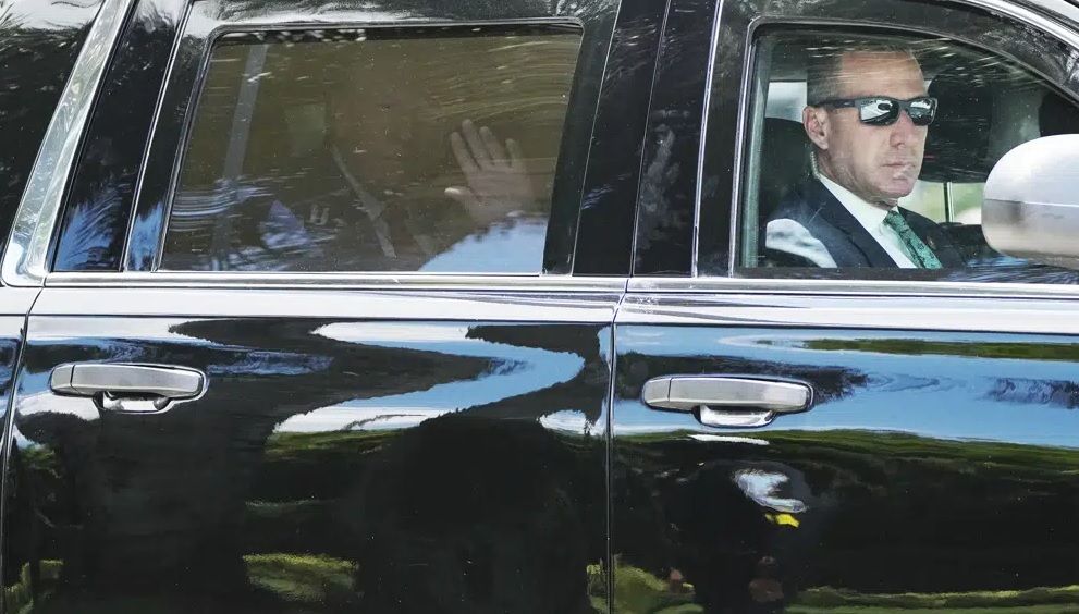 Trump arrives at Miami court for historic appearance over charges he hoarded secret documents - Vimarsana News