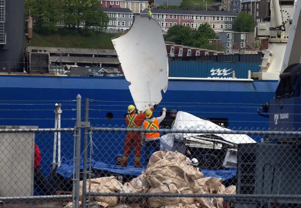 Debris from implosion of Titanic-bound submersible is returned to land - Vimarsana News