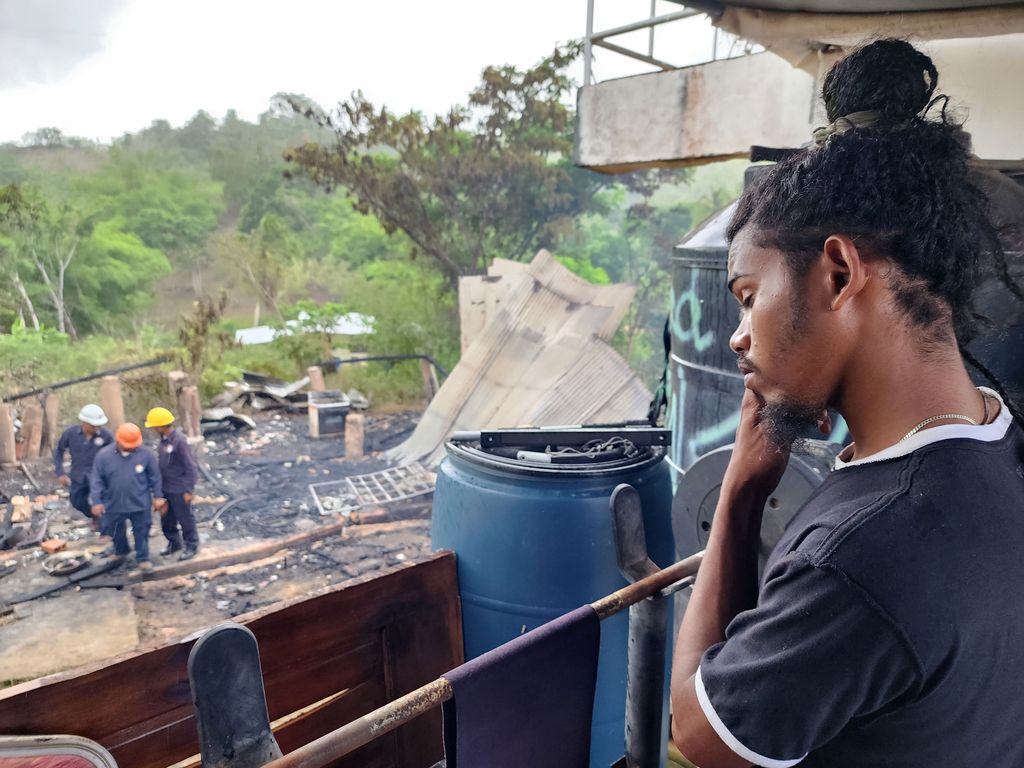 Pensioner dies in fire - Vimarsana News
