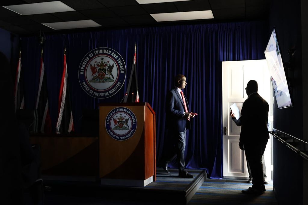 Lights gone at PM's briefing - Vimarsana News