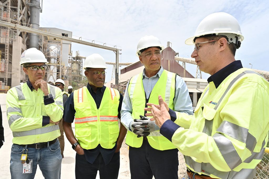 From right to left: Alejandro Ramirez, Cemex regional president for South, Central America and the Caribbean, left, listens to his colleague Jorge Martinez, managing director of Caribbean Cement Company Ltd, with Jamaica’s Minister of Industry, Investment and Commerce, Aubyn Hill, second left, and Jamaican Prime Minister Andrew Holness, at the commissioning of TCL’s debottleneck project in Kingston, Jamaica.