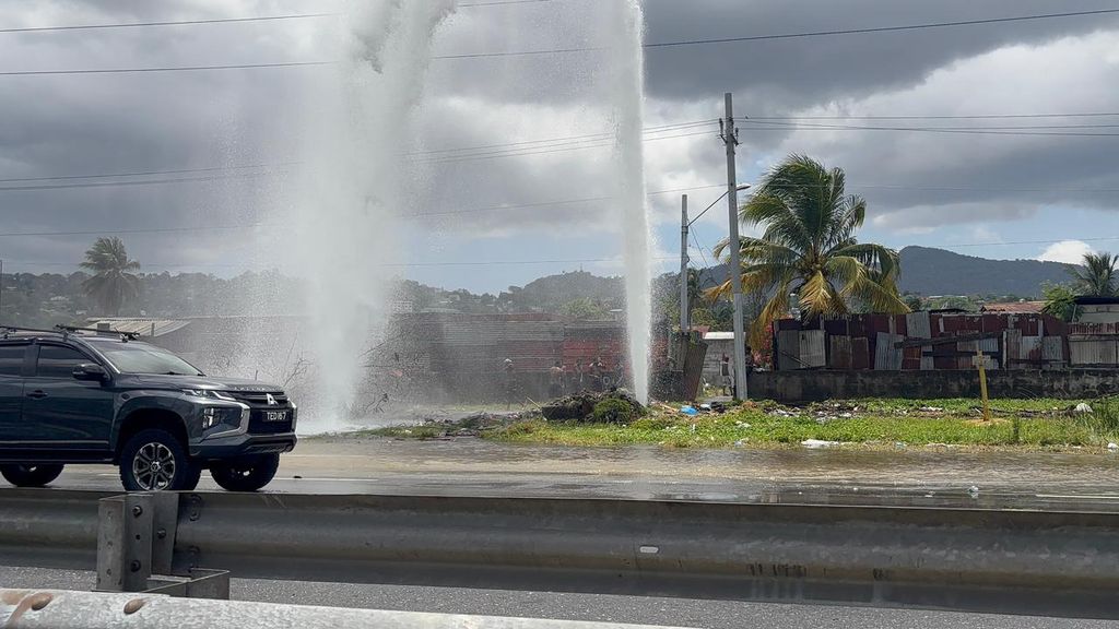 Motorists warned over Beetham Highway water rupture - Trinidad Guardian